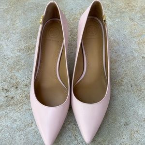 Tory Burch Leather Pump.